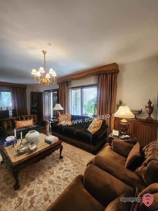 فيلا راقية مساحة 520م على أرض 830م للبيع في عمان - أم أذينة