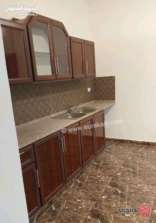 شقة فارغة طابق ثالث مساحة 95م للإيجار في عمان - الرابية 