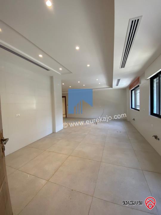 فيلا مستقلة فاخرة مساحة 700م على ارض 1 دونم و 350م للبيع في عمان - أم السماق الشمالي قرب التلاوي وخلف السنترو 