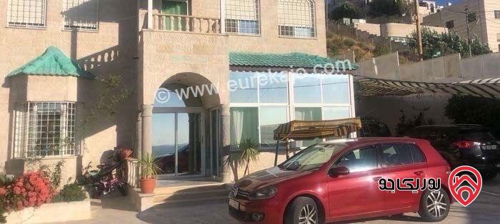 فيلا مساحة 360م على أرض 955م للبيع في عمان - الجبيهة