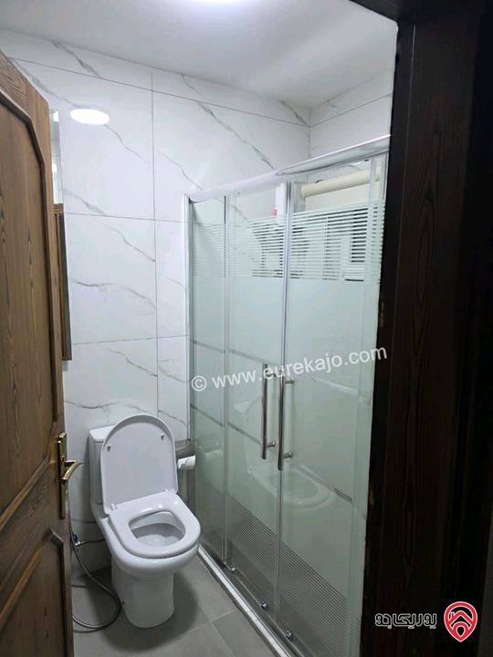 شقة طابقية طابق ثالث مساحة 305م للبيع في عمان - الرابية