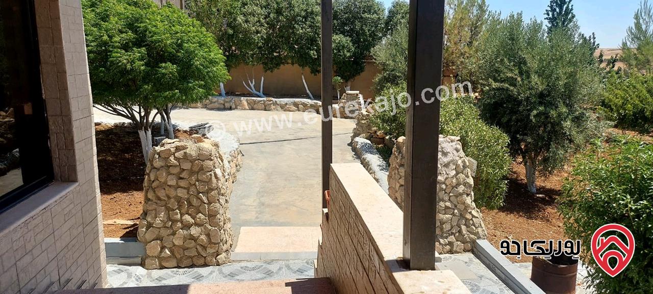 مزرعة مساحة الأرض 4 دونم عليها فيلا طابقين 800م للبيع في مادبا - الفيحاء