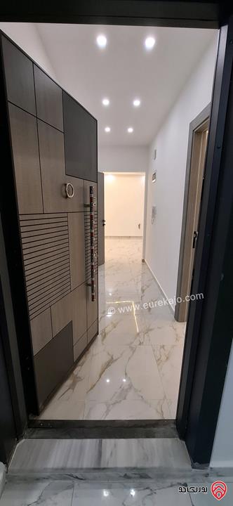 شقة طابق ثالث رووف سوبر ديلوكس مساحة 175م داخلي و 80م خارجي للبيع في عمان - طبربور