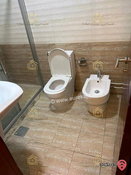 شقة فارغة طابق ثالث مساحة 150م للإيجار في عمان - الرابية 