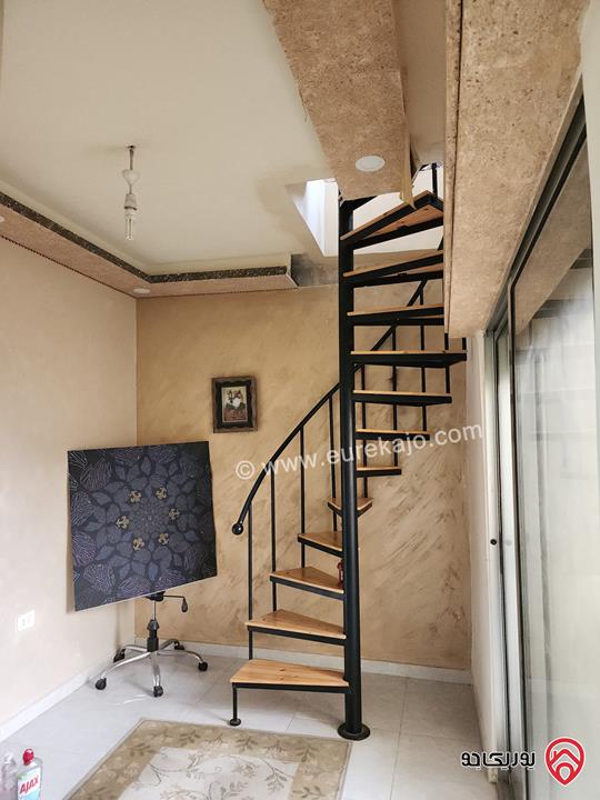 شقة طابق ثالث دوبلكس مساحة 300م للبيع في عمان - الجبيهة من المالك