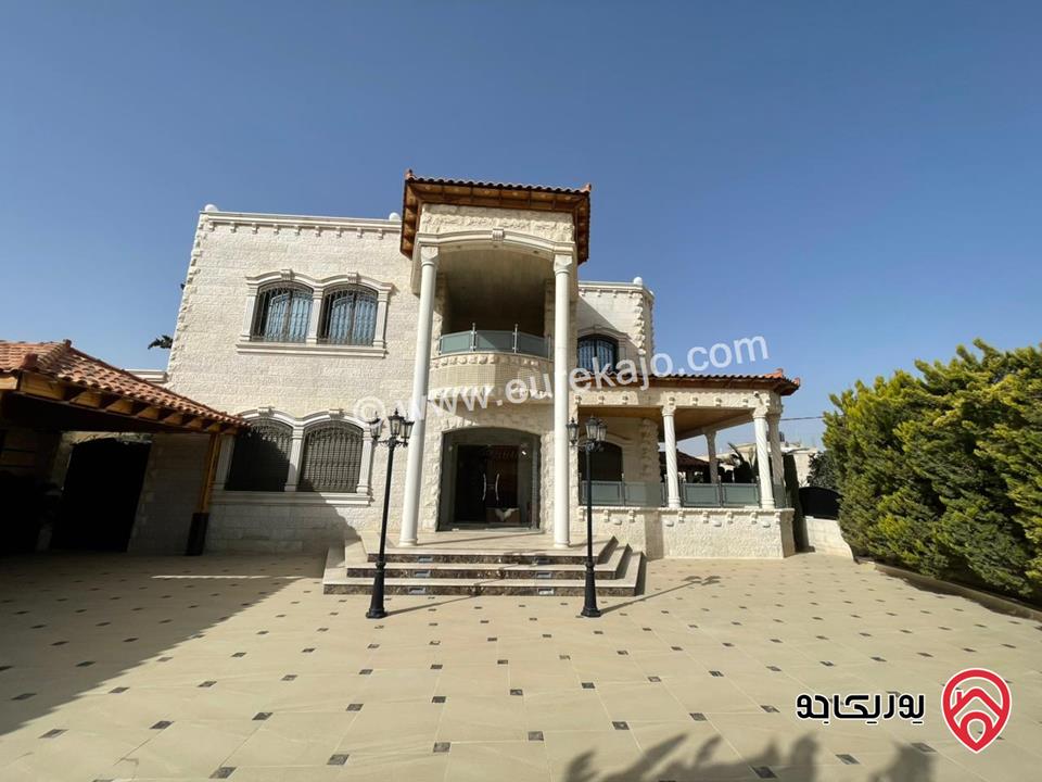 فيلا مساحة الارض 758م مساحة البناء 700م على شارعين للبيع في الزرقاء - ضاحية المدينة المنورة