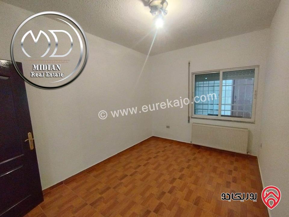 شقة للبيع في عمان - ام السماق طابق اول مساحة 215م 4 نوم تشطيبات سوبر ديلوكس اطلالة جميلة بسعر مميز جداً