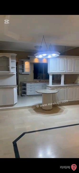 شقة مساحة 204م طابق أول للبيع في عمان - دير غبار