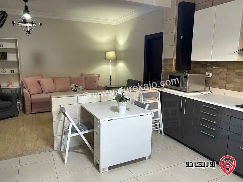 شقة مفروشة شبه ارضية مساحة 140م داخلي و 200م خارجي للإيجار في عمان - البنيات