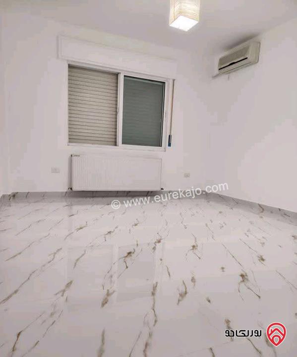 شقة فارغة مساحة 180م داخلي و 120م خارجي للايجار في عمان - دير غبار