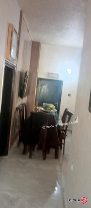 شقة طابق أول مساحة 224م للبيع في الزرقاء حي الامير عبد الله