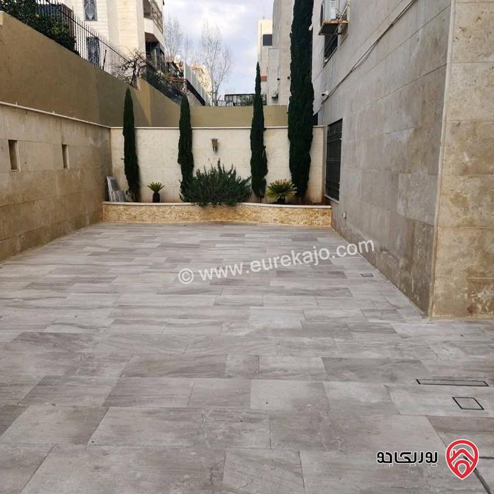 شقة شبه ارضية مميزة مساحة 163م للبيع في عمان - اجمل مناطق الجبيهة قرب دوار المنهل 