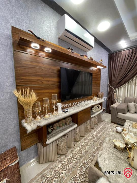 فيلا مساحة الارض 758م مساحة البناء 700م على شارعين للبيع في الزرقاء - ضاحية المدينة المنورة