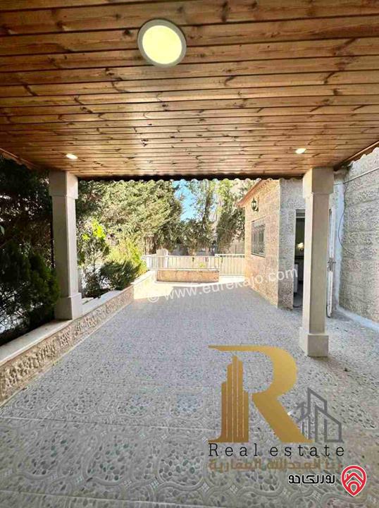 شقة مميزة مساحة 180م داخلي و 300م خارجي للبيع في عمان - الرونق 