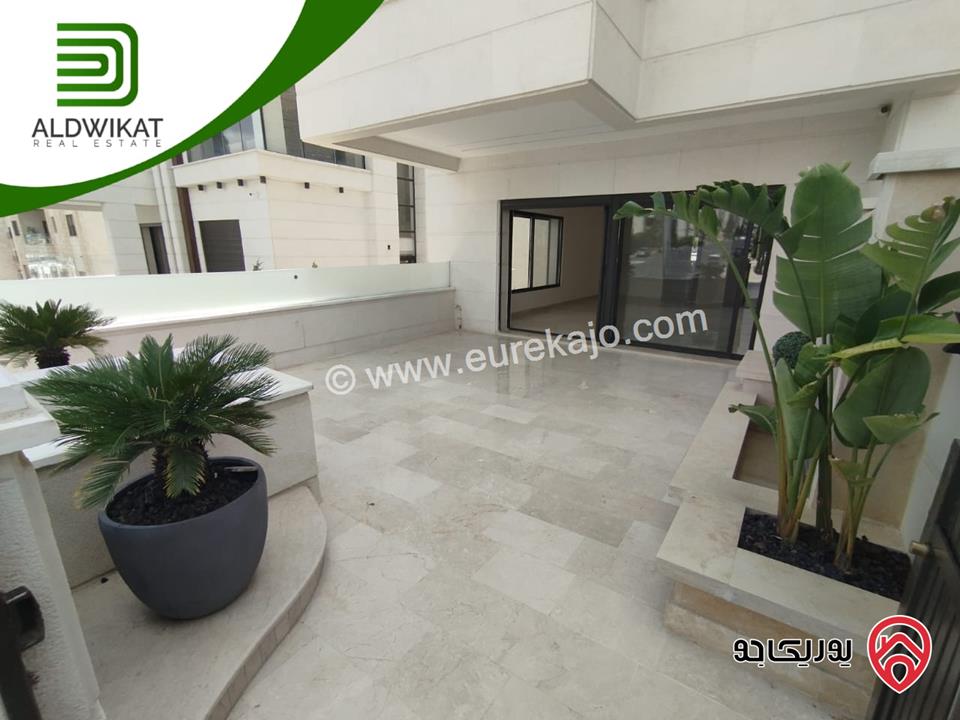 شقة  طابق ارضي مساحة البناء 370م ومساحة الترس 150م للبيع في عمان - دير غبار