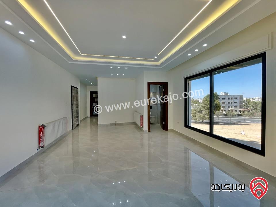 شقة جديدة فاخرة ارضية مساحة 194م + ترس 32م للبيع في عمان - طريق المطار 