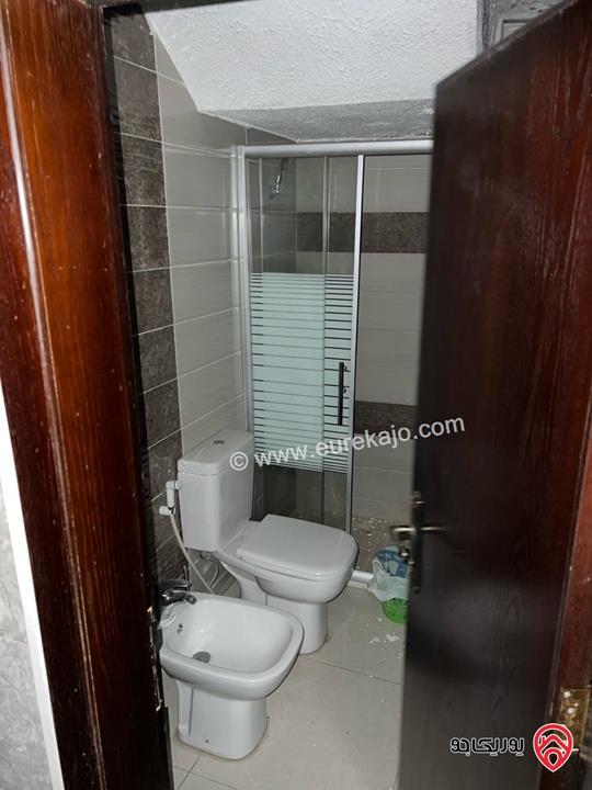 شقه دوبلكس طابق أرضي وتسويه مساحة 300 م2 مع حديقة للايجار في ضاحية الياسمين، 