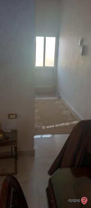 شقة طابق أول مساحة 224م للبيع في الزرقاء حي الامير عبد الله