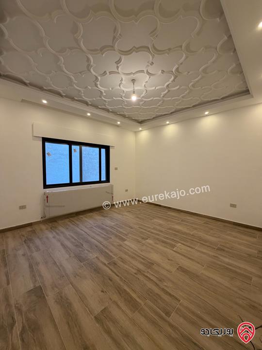 شقة طابق ارضي مساحة 236م مع ترس 40م سوبر ديلوكس للبيع في عمان - الجبيهة/ام زويتينة