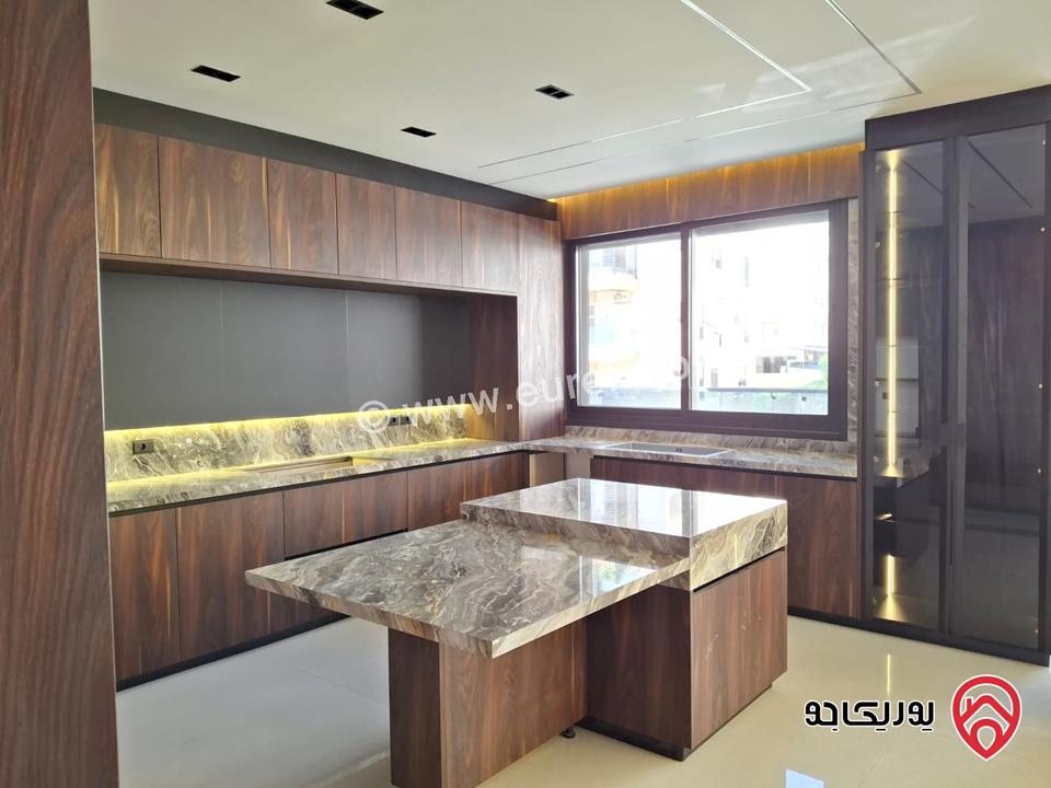 شقة جديدة طابق أول مساحة 180م للبيع في عمان - دير غبار