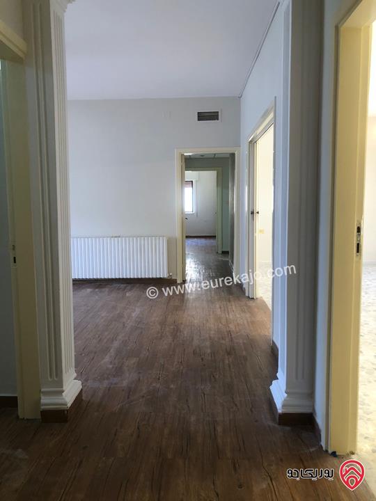 شقة فارغة مساحة 200م للايجار في عمان - الدوار الخامس 