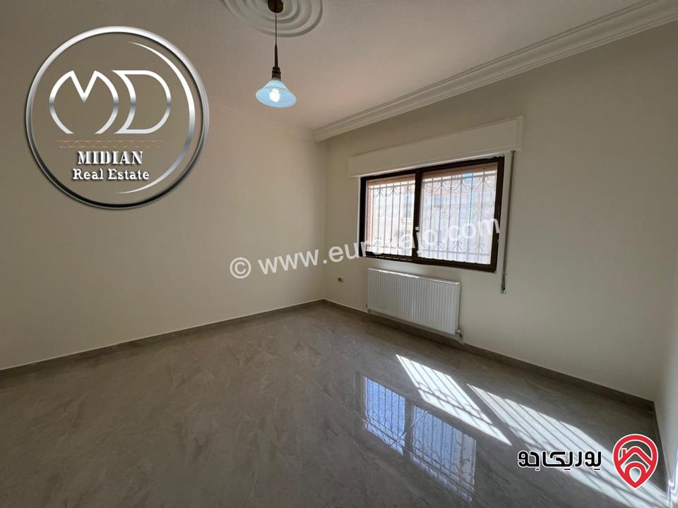 شقة ارضية للبيع في عمان - ضاحية الرشيد مساحة 170م مع ترس 80م تشطيبات سوبر ديلوكس بسعر مميز