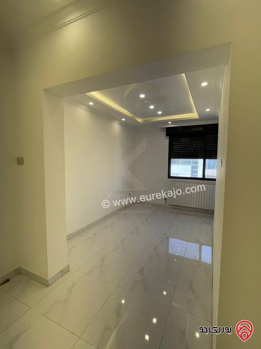 شقة فاخرة مساحة 342م طابق ثالث للبيع في عمان - الشميساني