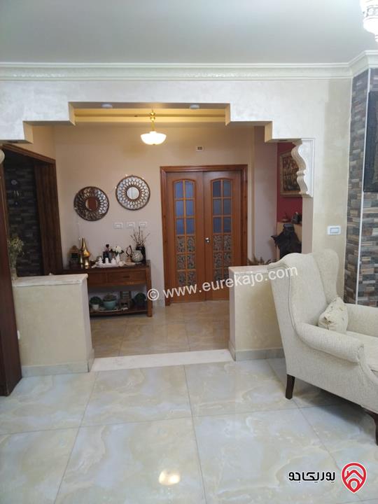 شقة ارضية طابقية مساحة 232م داخلي و 250م خارجي للبيع في عمان - جبل الحسين