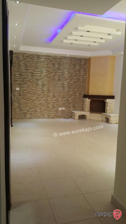 شقة طابق أرضي معلق مساحة 185م للبيع في عمان - الجاردنز