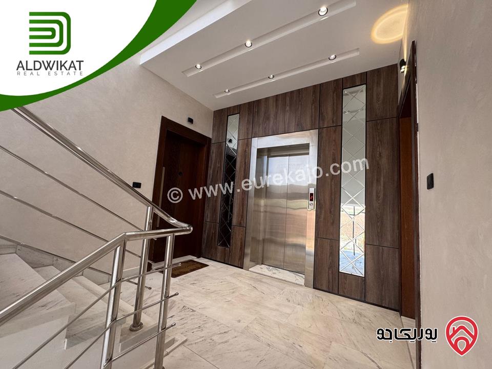 شقة مميزة طابق ثاني للبيع في عمان - حي الصحابة رجم عميش مساحة 250م والترس 10م