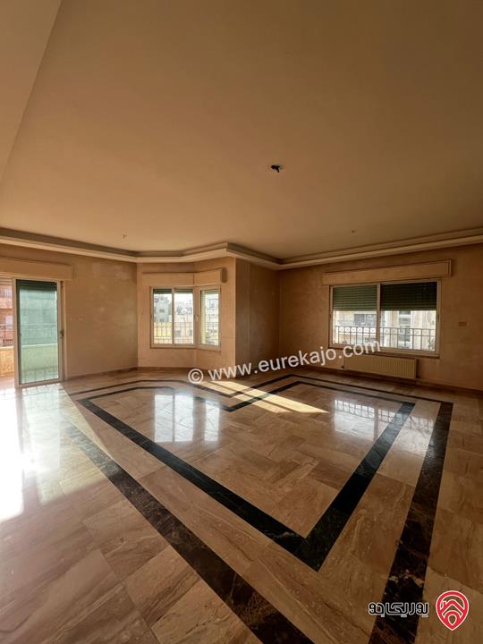 شقة مشمسة طابق ثاني مساحة 200م للايجار في عمان - الرابية