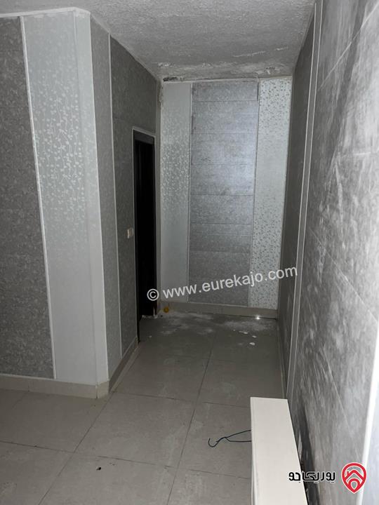 شقه دوبلكس طابق أرضي وتسويه مساحة 300 م2 مع حديقة للايجار في ضاحية الياسمين، 