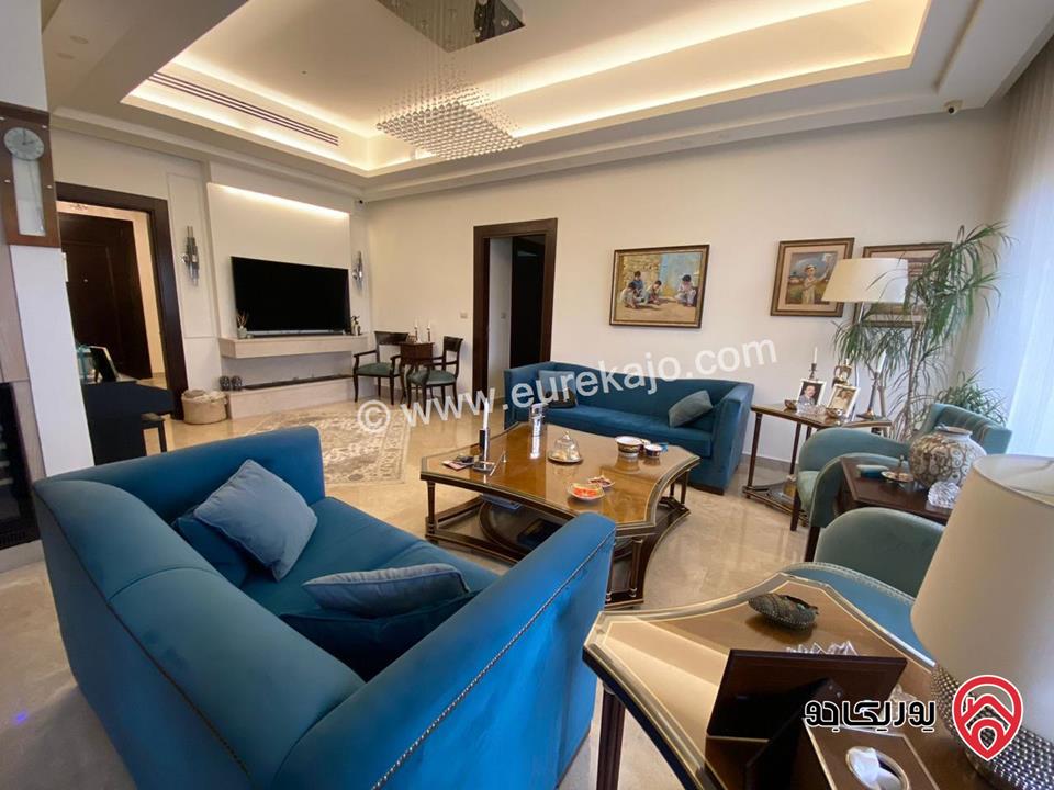 شقة فاخرة طابق ثالث مساحة 311م للبيع في عمان - دير غبار