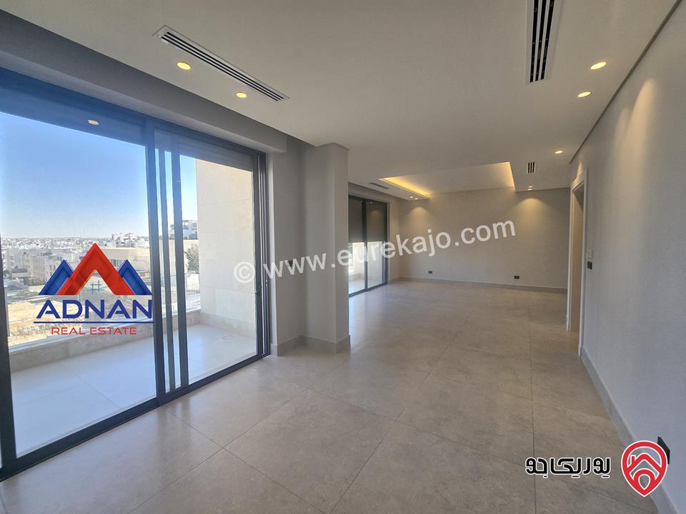 فيلا متلاصقة جديدة مساحة 763م على أرض 530م مع مسبح واطلالة عالية للبيع في عمان - عبدون