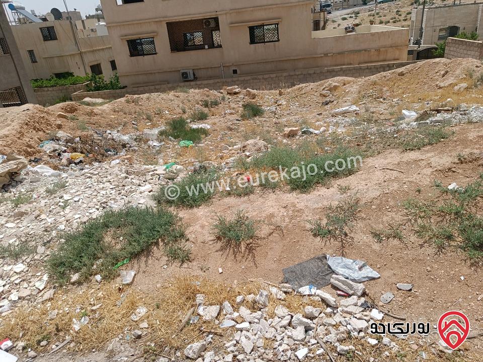 قطعة أرض على شارعين مساحة 327م للبيع في الزرقاء - الزواهرة
