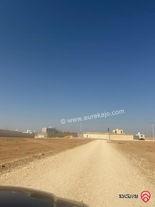 قطعتين أرض كل قطعة 1000 متر للبيع من أراضي جنوب عمان - زويزا الجنوبي بجانب الشاليهات