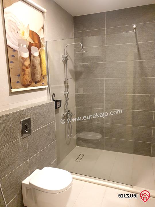 شقة طابقية فخمة مساحة 420م داخلي و 300م خارجي مع مسبح للايجار المفروش في عمان - أم السماق