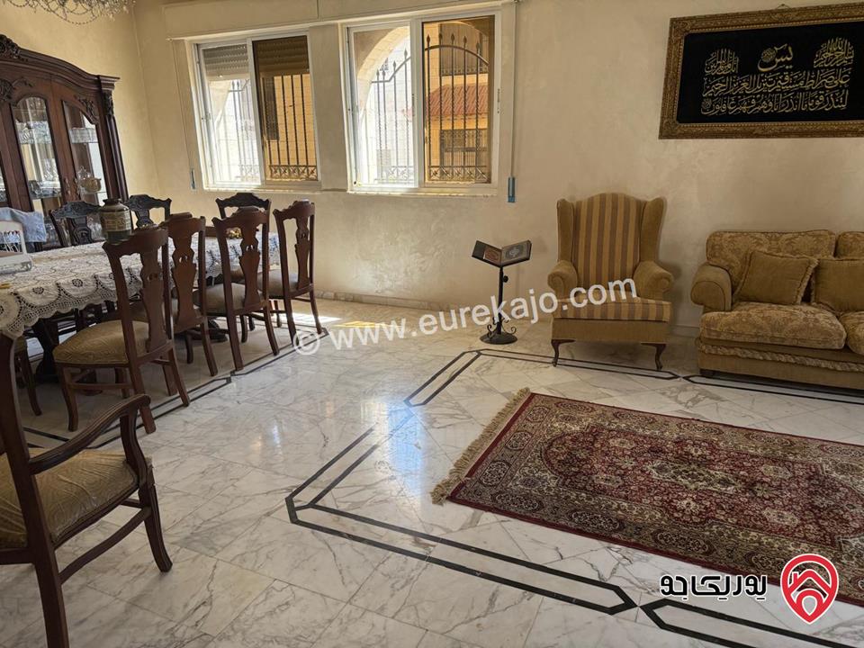 فيلا مساحة 700م على أرض 1073م للبيع في عمان - الجبيهة حي إبن عوف