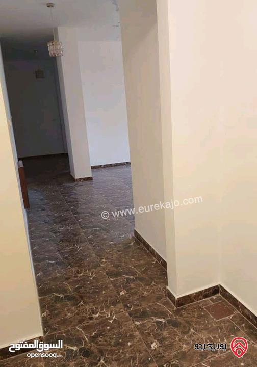 شقة فارغة طابق ثالث مساحة 95م للإيجار في عمان - الرابية 