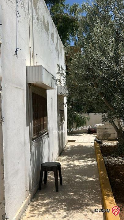 بيت مستقل مساحة 180م على أرض 382م للبيع في مادبا قرب دوار الطيارة