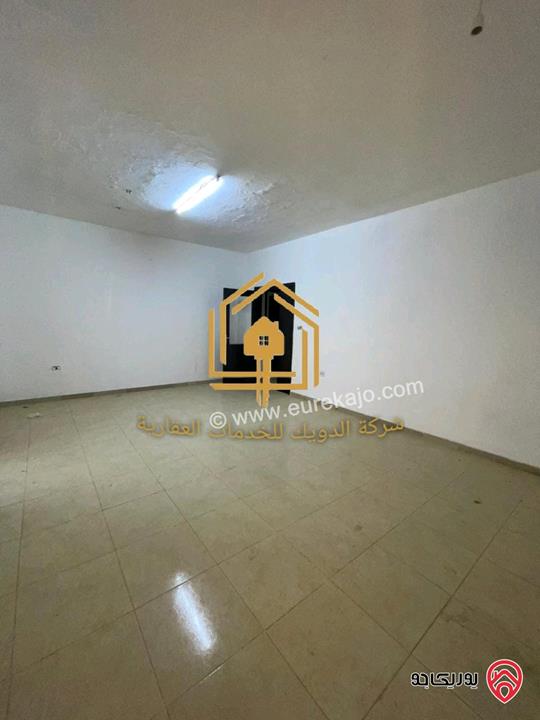 شقة فارغة طابق ثالث مساحة 200م للإيجار في عمان - مرج الحمام 