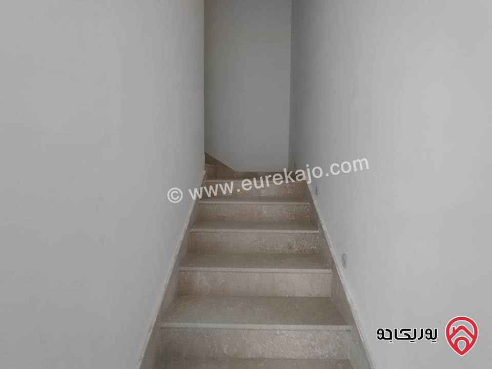 فلل متلاصقة مساحة الارض 250م مساحة البناء 500م للبيع في عمان - عبدون 