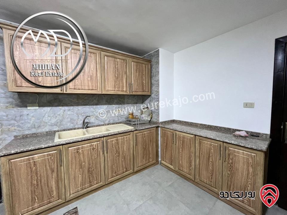 شقة مميزة للبيع طابق أخير مع روف في عمان - خلدا مساحة 340م مع تراسات تشطيبات و ديكورات فاخرة اطلالة رائعة بسعر مغري جداً