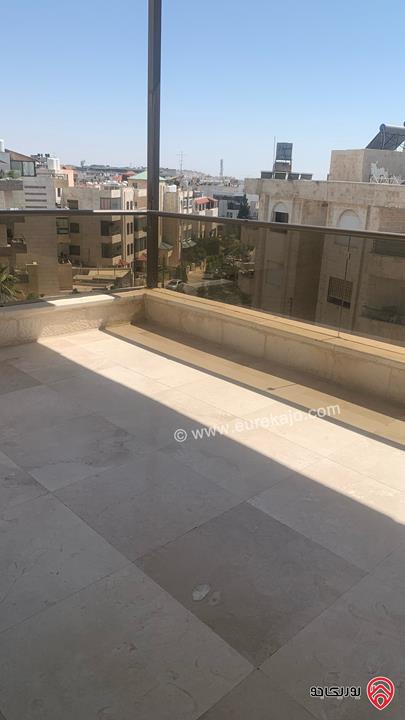 شقة فارغة طابقية فخمة جدا مساحة 230م للايجار في عمان - أم اذينة من المالك مباشرة باطلاله بانورامية 