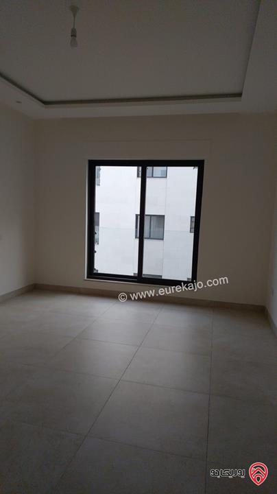 شقة طابق اول مساحة 270م للبيع في عمان - دير غبار 