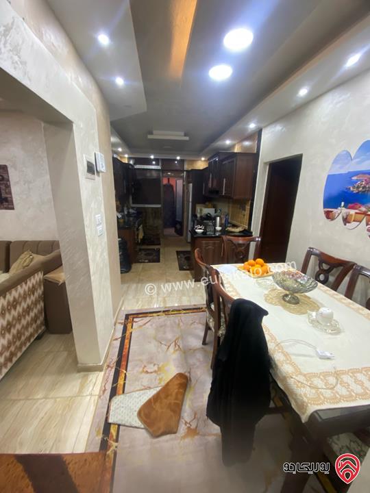 شقة ارضية مساحة 145م داخلي و 50م خارجي للبيع في عمان - ماركا الجنوبية نادي السباق