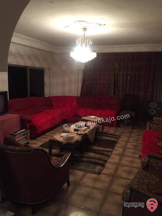 شقة طابق ثالث مع روف وسطح كامل مساحة 397م للبيع في عمان - ضاحية الرشيد