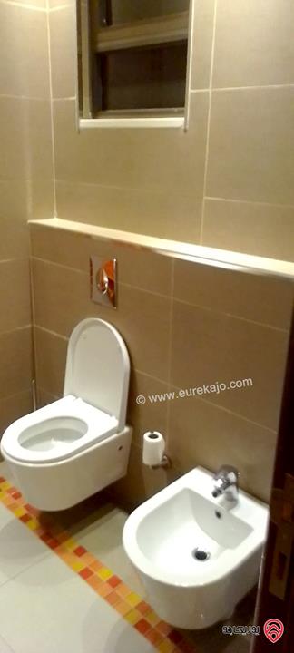 شقة أرضية مفروشة فخمة مساحة 220م مع حديقة كبيرة 350م و كراج و مدخل خاص للإيجار في عمان - الرابية