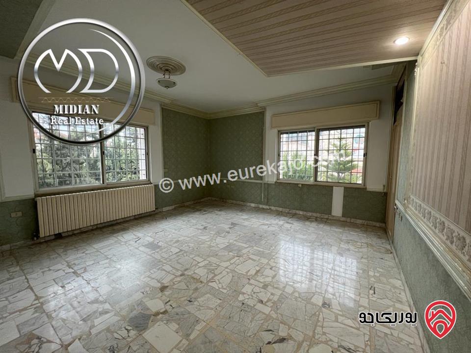 فيلا مستقلة فارغة أو مفروشة للايجار في عمان - ام السماق مساحة 750م مع تراسات و حدائق تصلح تجاري أو روضة أو حضانة