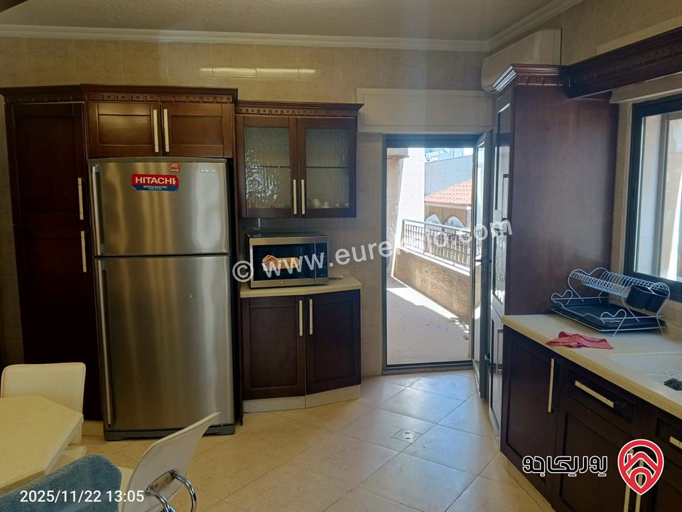 شقة طابقية مساحة 300م للبيع مفروشة في عمان - أم أذينة